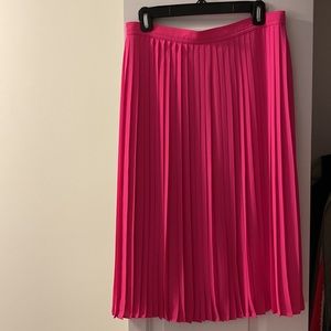 NWT Jcrew pleated pink skirt. Never worn.
